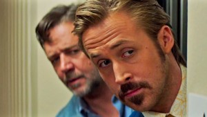 Russell Crowe e Ryan Gosling in una scena