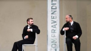 Fabrizio Gifuni e Massimo Popolizio in una scena dello spettacolo.